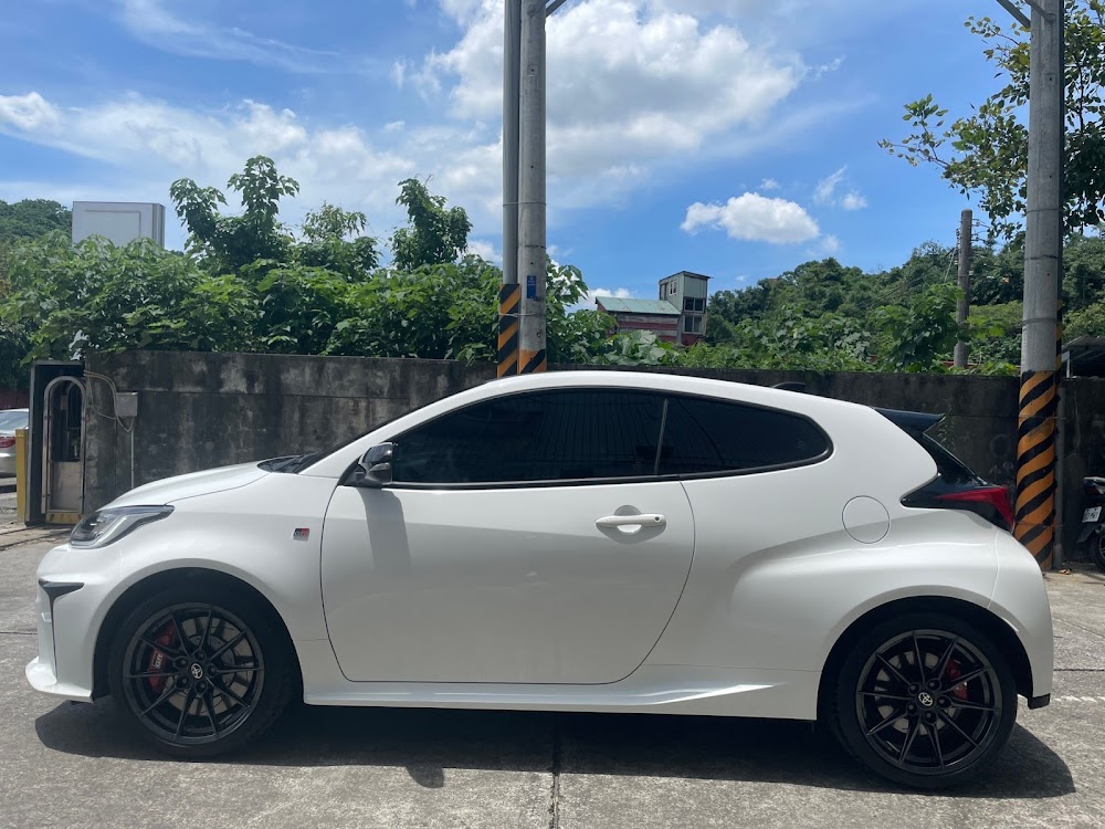我們到陳先生府上看車，發現這台暴力鴨幾乎沒什麼跑，車況非常之好 ，所以我們就直接用網路的價格和陳先生收購 ，當天現金過戶交車 。