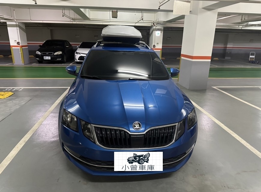 馬可先生有一台 2017 年的 Skoda Octavia combi 藍色，透過網路找到我們估價 。 他提供的資訊很完整 ，內裝、外觀照片都有、也沒發生過碰撞超漂亮的怎麼認證都可以 !!!加上我們初步網路估價並且誤差值低於 10%的保證 ，馬可先生覺得我們可以信任就約時間來看車了 ! 雖然跑比較多但實車超級漂亮 ，沒有什麼問題。所以就成功跟馬可先生買了combi !!! 但因為馬可先生月底要交新車 ，所以先進行簽約付訂之後月底再把車給我們 。 我們當天估車完也和馬可先生約定交車當日可以免費接送至新車展間 ，然後我們再把舊車開走 。感謝您的支持 !!! 看看這次能不能再秒殺一次 ，有興趣的客人可以趕快趕在月底前和我們預約看車喔 !!