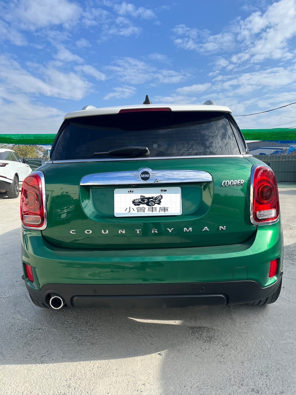 台南高大哥有一台 2019的 Mini Countryman 公里數2萬公里，車況超級好 。因為覺得太小台了所以準備換 BMW 大車 !! 因緣際會下上網找到我們估車 ，看我們北部的價格能不能拚贏南部 。後來我們的價格比他在南部找的車商來的高，所以就預約南下收購了 !!! 實際看車 ，整台車跟新的一樣 ，里程低 、鈑件正常 ，當然是快速買起來啦 !! 買完這台超讚Countryman ，還順便去吃文章牛肉湯慶功一下 。 這台新車價 185 萬 ，四人座超讚的 ，最近會回到店裡 ，想要的可以趕快買起來喔!!!謝謝高大哥的信任和支持 ，阿莎力就是讚啦 !!!