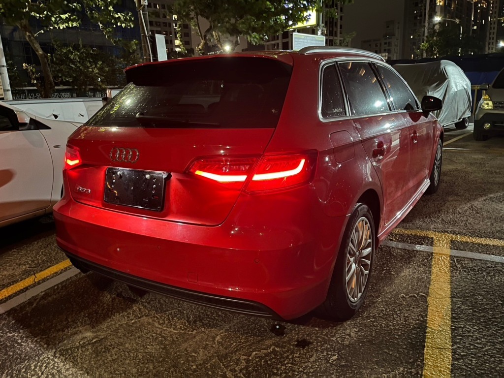 酒駕扣牌賣車相關資訊結論：小曾團隊自2023年處理過上百台的酒駕扣牌車 ，讓很多不小心犯錯的車主得了一線生機 。 例如：沒錢繳酒駕罰單透過我們收購讓生活能暫時喘口氣 、沒地方停車扣牌後被拖吊透過我們省下這些煩惱 、省下車位費和照顧費 。 另外我們不會苛責來問酒駕扣牌的人 ，因為太多案例都會讓人同情例如： 1.前一天喝兩三罐啤酒結果早上被警察測超標 2.有叫代駕 ，代駕沒移好稍微前後移一下就被抓 。 3.有借朋友開 ，結果朋友酒駕射後不理的 。 4.有吃東西(不是薑母鴨那種) ，結果食物含有酒精卻不自知 最後酒駕扣牌要不要賣車還是看你自己 ，如果你很有錢 、家裡很大甚至想要貼牌冒險 ，那我們都無所謂反正後續出了事情自己扛 。 如果你時間寶貴又或者是需要用錢、用車 ，我們都可以協助你 。無論你的車能否過戶、是否註銷 ，只要沒卡貸款我們都有辦法收購 ~ 就一句建議：[酒駕扣牌要賣早點賣 ] 因為看太多車主把車況弄得亂七八糟 ，逼不得已我們只好扣錢 ，早點賣的價格會比較好 ! 