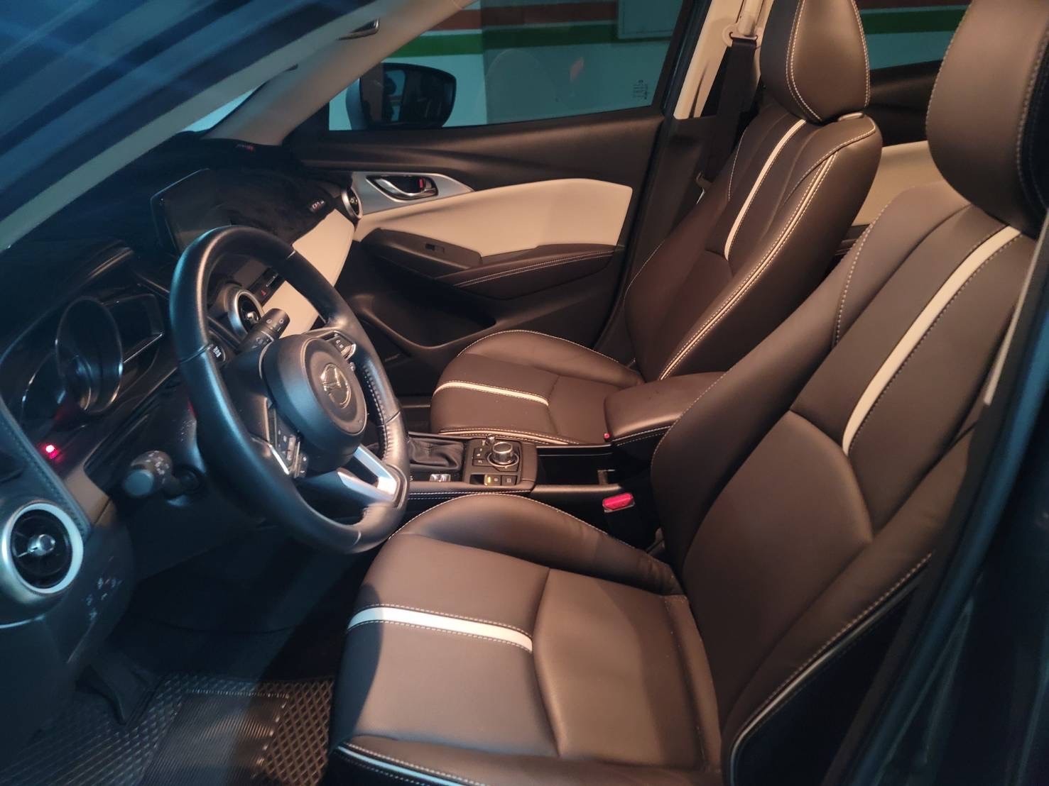 Mazda CX-3中古車收購紀錄： 吳先先生擁有一台 Mazda CX3 -2023signature，里程只有一萬多公里。因為吳先生要換車也不想要走自售增加麻煩，所以和我們線上估車 。新車價格 87.9 萬 ，按照上述的估價方式大概是4X萬收購。  吳先生起初覺得沒有很高 ，後來問了幾家都比我們低兩三萬 ，就決定還是賣給我們處理 。預約當天馬上到府估車 ，看完車、車況沒什麼問題就用線上的價格給錢 !吳先生還不斷稱讚我們真的很有效率 ，很多車商連報價都慢吞吞的 。隔天我們上午就開去直接過戶了 ，車主根本不用擔心後續有什麼問題 ，錢也收到了 ! 本次能成功的收車的關鍵就是 [效率 、高價 ] ，如果車況漂亮 ，我們都願意出很高的價格跟你買 。