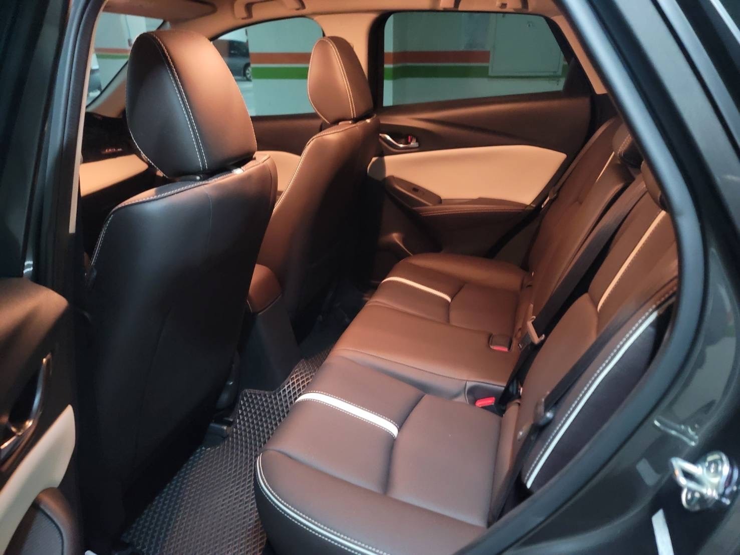 Mazda CX-3中古車收購紀錄： 吳先先生擁有一台 Mazda CX3 -2023signature，里程只有一萬多公里。因為吳先生要換車也不想要走自售增加麻煩，所以和我們線上估車 。新車價格 87.9 萬 ，按照上述的估價方式大概是4X萬收購。  吳先生起初覺得沒有很高 ，後來問了幾家都比我們低兩三萬 ，就決定還是賣給我們處理 。預約當天馬上到府估車 ，看完車、車況沒什麼問題就用線上的價格給錢 !吳先生還不斷稱讚我們真的很有效率 ，很多車商連報價都慢吞吞的 。隔天我們上午就開去直接過戶了 ，車主根本不用擔心後續有什麼問題 ，錢也收到了 ! 本次能成功的收車的關鍵就是 [效率 、高價 ] ，如果車況漂亮 ，我們都願意出很高的價格跟你買 。