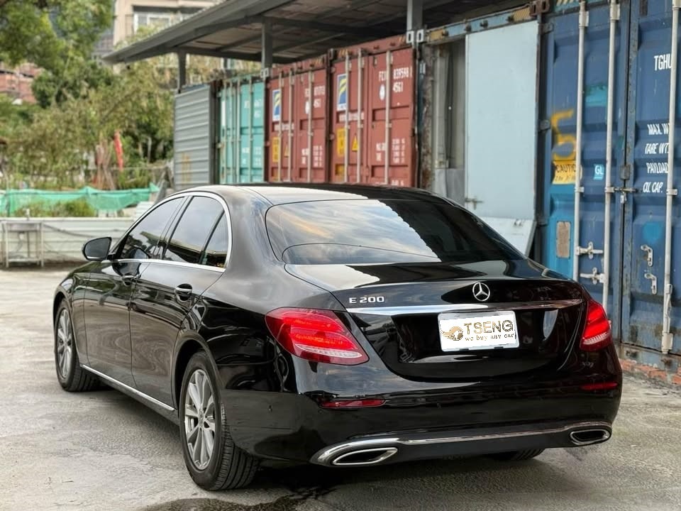 Mereces Benz 中古車收購結論和推薦小曾車庫:想要賣賓士或者進行賓士估價,有一間全面性的車商可以收購您的老賓士、新款賓士、改裝賓士。 如果是冷門的B180 、GLK 都能夠不挑色收購,賓士事故車也常常在收。 不想要上網找時間看車商到底是否擅長你的車,那請你直接聯繫小曾車庫,我們一定會給你準確價格並到府收購 。