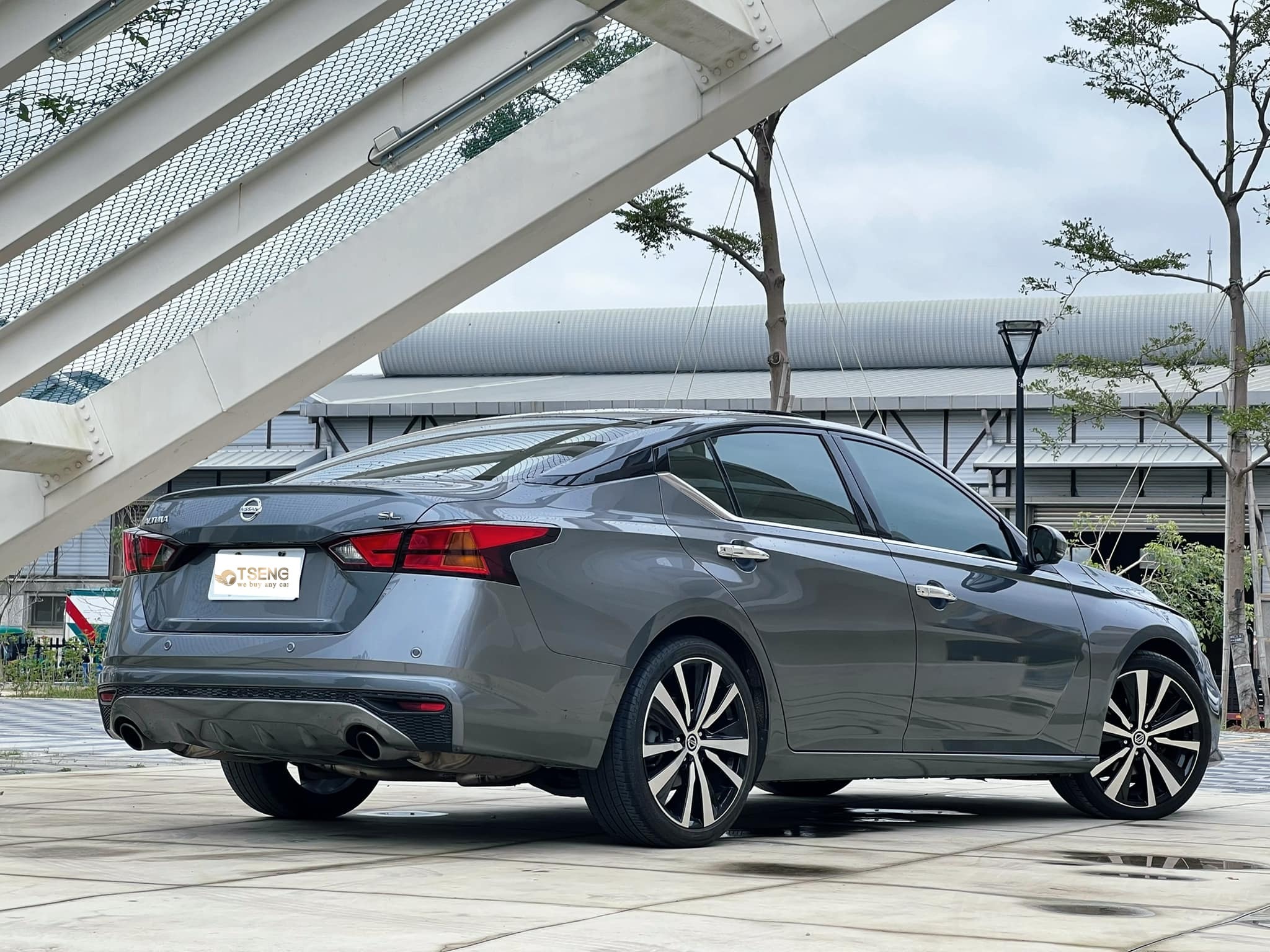 Nissan 中古車收購結論與推薦雖然小曾對於Nissan的經營、二手行情跟車款不是很滿意,但我們也是所有車系都能收!就連Juke我們都收過不少台,所以你有Nissan的車絕對可以找我們估價! 我們收過最難搞的大概就Juke、Teana3.5、跑25萬的B18 Sentra、還有超多台沒修過變速箱的B17仙草,我想這樣的戰績應該外面車商沒幾家做的到。 當然漂亮的Altima、370Z、Kicks這些熱門車我們也都收過,所以只要Nissan的車想賣,我們都能服務您! 請參考小曾車庫的收購介紹,我們都可以免費線上估價並且到府估車服務您!