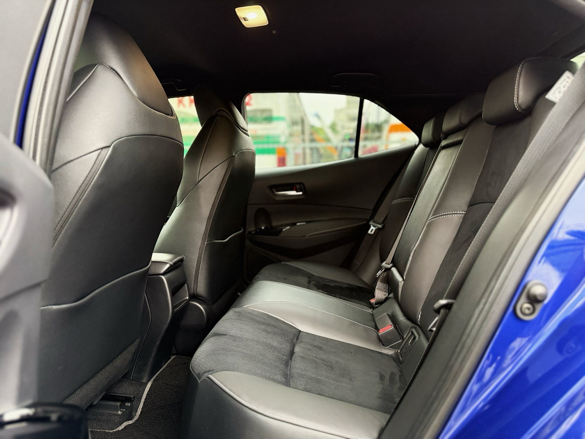 中古車收購紀錄 – Toyota 2023 Auris 旗艦版 孫先生有一台 2023 Corolla Sport 旗艦版,外觀藍色、里程只跑5000公里。當天問到報價後,馬上就約我們隔天收。 就連小曾車庫都很少遇到這麼迅速的收車案例!基本上看車過程,跑五千公里也沒什麼可以嫌棄的。 雖然藍色價格略輸黑白色,但只有跑五千公里所以捏著買也是沒問題的。 最後就用客戶想賣的價格直接成交,很感謝孫先生的信任。 如果你有任何 Corolla Sport/Auris,無論年份、里程、車況,小曾車庫都可以收購!最快當天就能買下來給你鈔票。