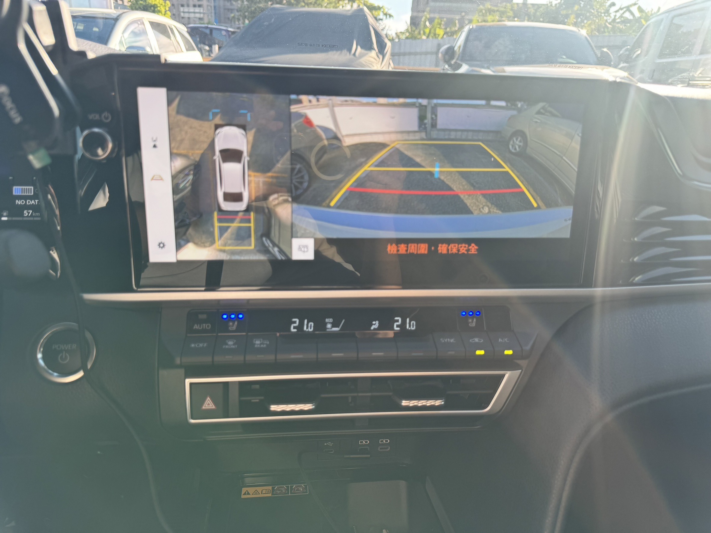 Toyota 九代 2025年 Camry中古車收購紀錄分享 陳先生因為需要周轉資金，所以忍痛要賣他的愛車。 上網查到小曾車庫的資訊，並且提供相關資訊給我們。他的愛車是極度稀有的2025年9代Camry油電旗艦版，而且里程只跑1000公里。 當然這種新車要排隊等、又只有跑一千公里，版本也是最好的旗艦。所以小曾車庫就直接捏很高去跟他買! 陳先生各方比較後覺得我們價格最好加上態度也很溫和，深思熟慮後決定和我們約到府看車。 看車後發現沒什麼問題，因為也才跑一千公里而已!於是就快速簽約一起去監理站過戶，一天就完成了現金周轉。 如果你有任何時代的Camry都很歡迎找小曾車庫直接免費估價和預約到府服務!